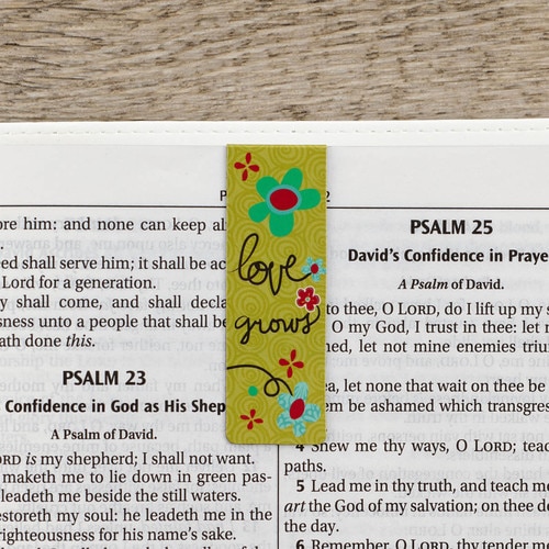 God Is Love {Magnetic Bookmark} God Is Love {Magnetic Bookmark}